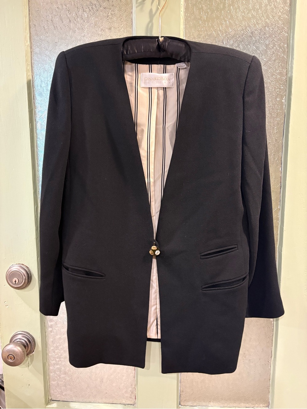 Dana Buchman Black Open-Front Suit. Size 6 Petites